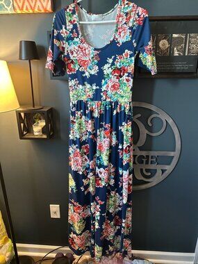 No name Size A Floral Short Sleeve Maxi Dress